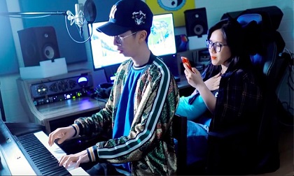 ViruSs bị chê hát như chiếc đồng hồ báo thức khi song ca 'Thằng điên' cùng Thùy Chi