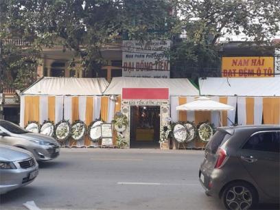 Xe sang Mercedes gây tai nạn rồi bốc cháy: Nhiều người xót xa, thương cảm cho nạn nhân