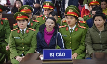 Xét xử mẹ nữ sinh giao gà ở Điện Biên: Bị cáo Hiền tiều tuỵ hốc hác, xin HĐXX ban cho một ân huệ