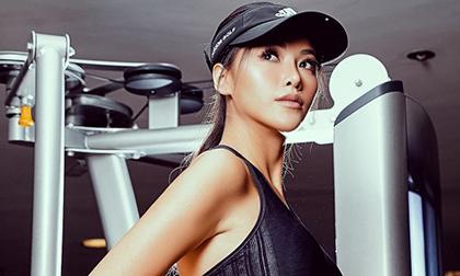 Hoa hậu Phương Khánh khoe đường cong nóng bỏng trong phòng tập