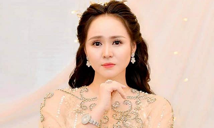 Bùi Thanh Hương bật khóc trong sinh nhật được tổ chức bất ngờ