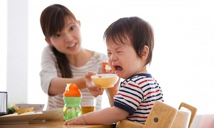 Đã tim ra nguyên nhân mẹ Việt chăm hoài, chăm mãi con vẫn biếng ăn, thấp còi