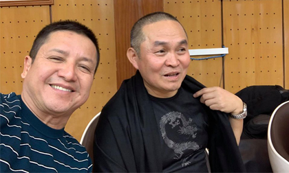 Xuân Hinh cùng dàn nghệ sĩ tập luyện cho chương trình thay thế Táo Quân 