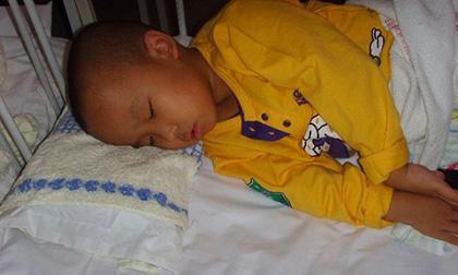 3 thói quen gây hại cho trẻ trước khi ngủ, bảo sao con mình lại lùn hơn con hàng xóm 