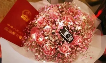 Rich kid Trung Quốc dùng BMW và sổ đỏ nhà cầu hôn bạn trai