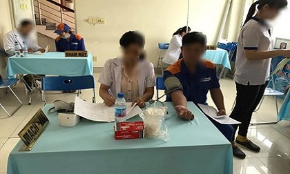 'Hô biến' nhân viên tạp vụ thành bác sĩ khám bệnh cho công nhân: Bộ Y tế vào cuộc