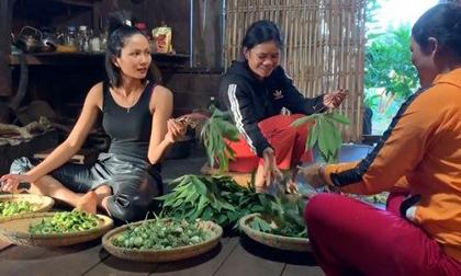 Hoa hậu H'Hen Niê tự tay nấu những món ngon Ê Đê đãi khách đến chơi nhà