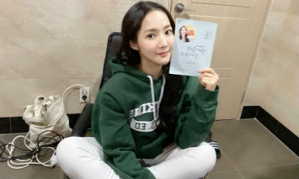 Lên đồ theo phong cách khỏe khoắn, “Thứ ký Kim” Park Min Young nhận cơn mưa lời khen 