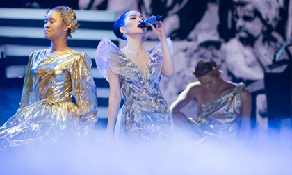 Lệ Quyên liên tục nghẹn ngào trong live show 'khủng' tại Hà Nội