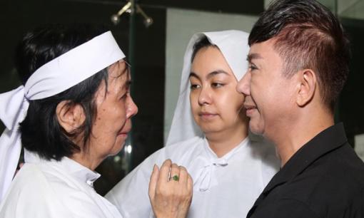 Vợ Nguyễn Chánh Tín lo con trai không về kịp nhìn mặt bố lần cuối, con gái tiết lộ điều day dứt cuối cùng của cố tài tử