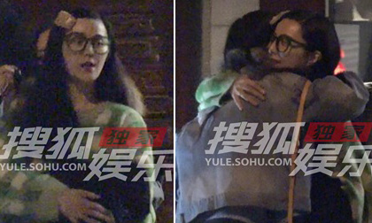 Phạm Băng Băng để mặt mộc, cài nơ sến súa đi ăn tối với 'tình đồng tính'