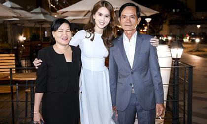 Bị nói keo kiệt khi mua đồng hồ 4 triệu cho bố mẹ, Ngọc Trinh đáp thẳng mặt