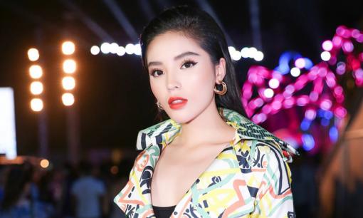 Kỳ Duyên khởi xướng thử thách plank tại gia nhưng level gây choáng khi chồng cả 2 người