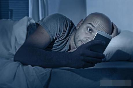 Đừng đặt 3 thứ này ở đầu giường, nguy cơ ung thư càng cao! 