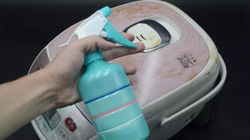 Cách vệ sinh nồi cơm điện cáu bẩn lâu ngày sạch bóng như mới chỉ từ nguyên liệu có sẵn trong nhà