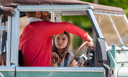 Lái xe chở con gái Harper đi mua sắm, David Beckham bị chê bai vì thiếu ý thức 