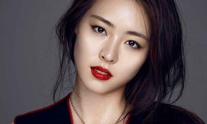 'Mối tình đầu quốc dân' Lee Yeon Hee bất ngờ thông báo kết hôn