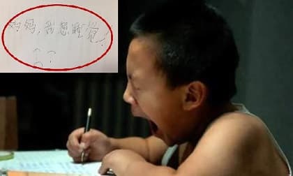 Học sinh 8 tuổi phải làm bài tập về nhà đến tận khuya, khi thấy dòng chữ này trên tờ giấy, người mẹ đã bật khóc