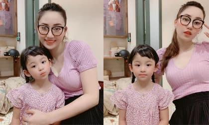 Con gái Á hậu Ngô Trà My càng lớn càng xinh xắn, đáng yêu