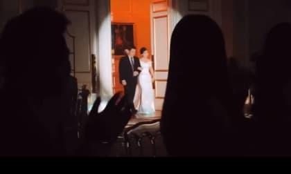 Clip hôn thê của Công Phượng khoác tay người cha quyền lực tiến vào hội trường tổ chức lễ ăn hỏi