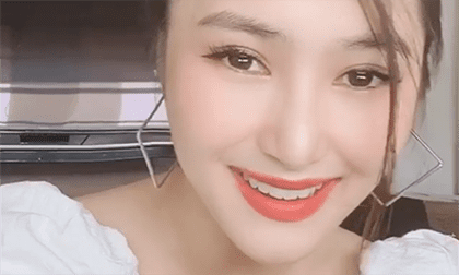 Lâu lâu mới livestream giao lưu với fan, Hương Tràm gây ra 'cơ sự' khiến nhiều ánh mắt thêm tò mò