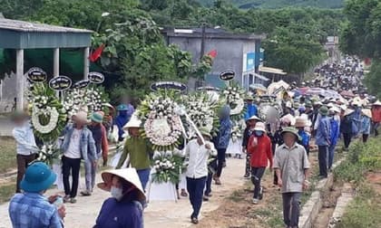 Xót xa cảnh hàng nghìn người dân Hà Tĩnh đội nắng tiễn đưa nam sinh bị sát hại ở Nhật