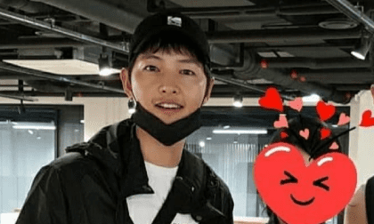 Song Joong Ki xuất hiện với vẻ ngoài nhợt nhạt sau khi dính tin đồn hẹn hò nữ luật sư hậu ly hôn Song Hye Kyo 
