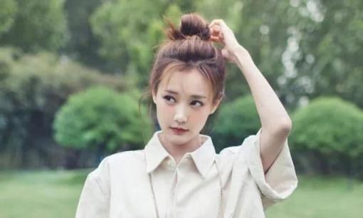 Tóc cột quả bóng, gợi ý hoàn hảo cho các cô gái vào mùa hè oi bức