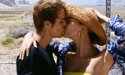 Loạt hình 'nóng bỏng' của vợ chồng Justin Bieber được tung ra giữa lùm xùm cáo buộc tấn công tình dục 