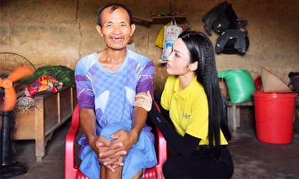 Doanh Nhân Vũ Phương Thuý “đội nắng' đi xây nhà nhân đạo ở Lục Ngạn, Bắc Giang