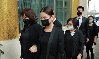 Lễ tang trùm sòng bạc Macau ngày 2: Bà ba và ái nữ thẫn thờ, chàng rể tương lai tháp tùng bạn gái tiểu thư