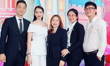 Doanh nhân Minh Hạnh cùng chồng ở buổi giới thiệu dự án Wonderland