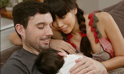 Siêu mẫu Hà Anh và chồng Tây ngọt ngào kỉ niệm 4 năm ngày cưới