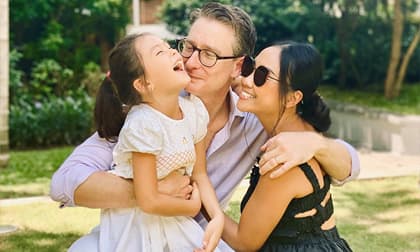 Vợ chồng Đoan Trang hủy kỉ niệm 8 năm ngày cưới vì phải cách ly, thông báo vẫn nhận tiếp tế