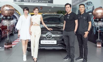 Dương Khắc Linh đưa chị vợ là ca sĩ đi nhận xế hộp tiền tỷ