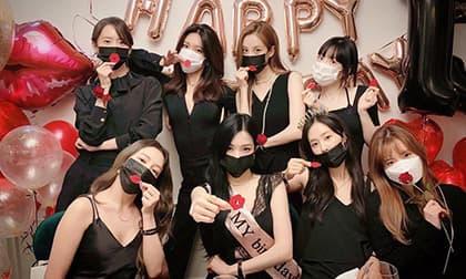 Rút kinh nghiệm sau khi làm điều đáng phê phán trong mùa dịch, Yoona đeo khẩu trang cẩn thận tụ họp cùng SNSD