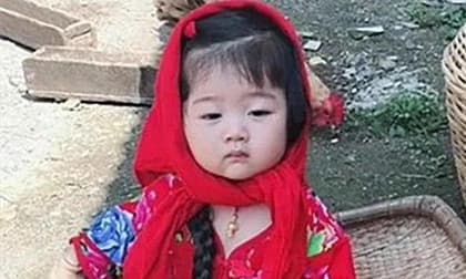 Gửi con gái về ở với bà nội, bố về thăm chụp ảnh gửi khiến vợ thốt lên: 'Cô thôn nữ này ra sao?'