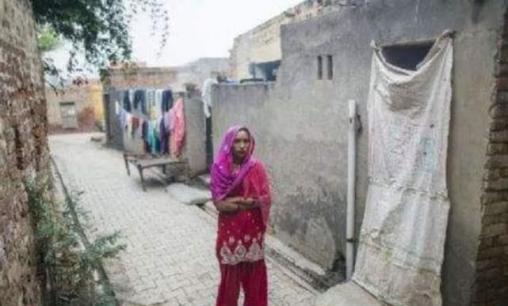 Phụ nữ Ấn Độ không bao giờ dùng giấy khi đi vệ sinh, vậy đâu là giải pháp? Bạn sẽ hiểu sau khi đọc 