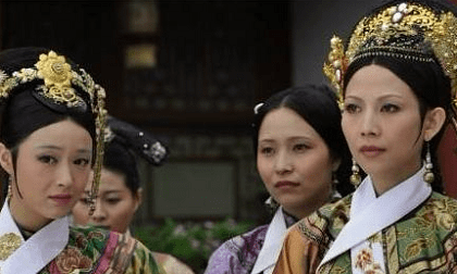 Tiền lương hàng tháng của các phi tần thời xưa được tiêu vào đâu? Bạn không thể nghĩ ra những việc này! 