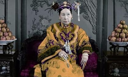 Bí mật rợn người về quạt ám khí và thói quen kỳ quặc của Từ Hy Thái Hậu