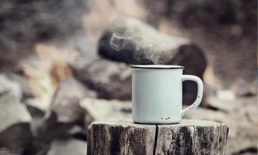 Loại cốc nào không an toàn nhất khi uống trong mùa hè?