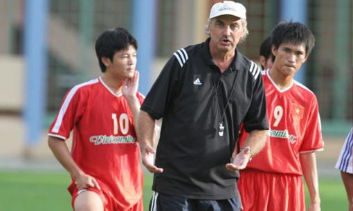 Cựu huấn luyện viên của đội tuyển Việt Nam - Alfred Riedl qua đời ở tuổi 71