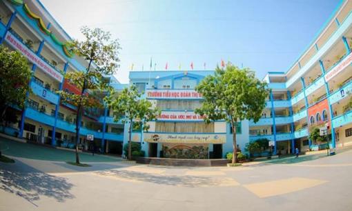 Học sinh lớp 3 bị bỏ quên trên xe ô tô đưa đón ở Hà Nội