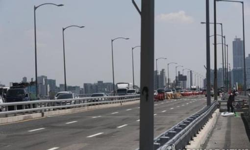 Nữ idol 22 tuổi của Hàn Quốc được cứu khi đang cố nhảy cầu tự tử vì bị các thành viên trong nhóm cô lập và bắt nạt 