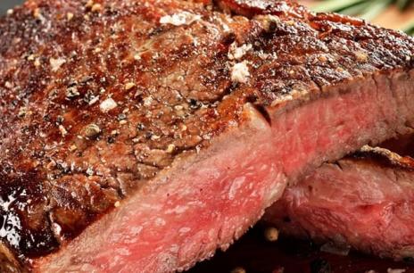 Khi ăn bít tết ở một nhà hàng phương Tây, chất lỏng màu đỏ chảy ra từ bít tết là gì? Hầu hết mọi người đều nghĩ sai