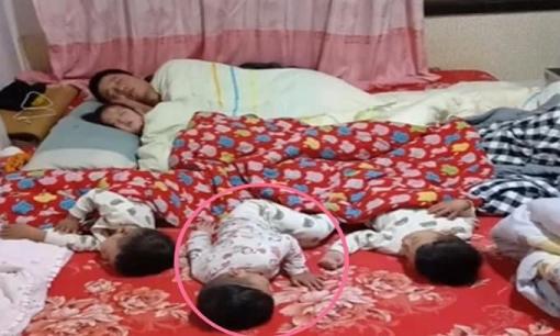 Bức ảnh 'con gái là con mình sinh ra, con trai coi như nhặt được' của bà mẹ Trung Quốc gây bão mạng