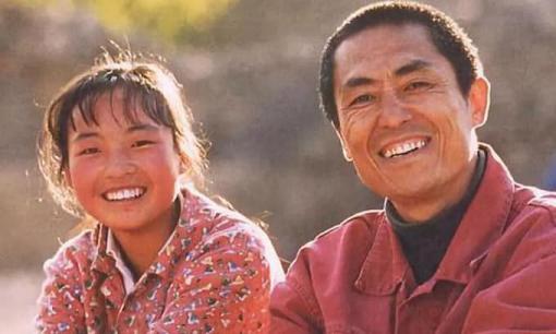 Đang chăn lợn ở quê cô bé 13 tuổi được Trương Nghệ Mưu tìm thấy rồi giúp nổi tiếng chỉ qua một đêm, hiện tại cuộc sống thế nào?