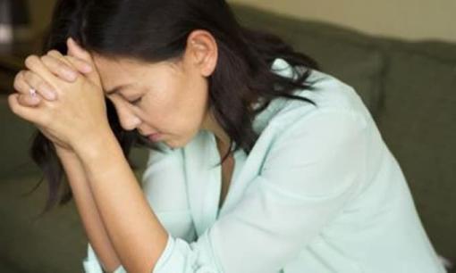 Sau khi kết hôn, mẹ chồng không bao giờ bắt rửa bát nhưng con dâu vẫn tranh việc. Sự thật phía sau khiến cô 'chết đứng'