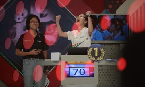 Sau 8 năm, đã có nữ thí sinh lên ngôi quán quân chung kết năm Olympia, nhận giải thưởng gần 1 tỷ đồng