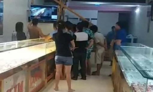 Nam sinh lớp 9 đạp xe đi trộm tiệm vàng: Chơi game nên dẫn đến hành vi 'sống ảo'?